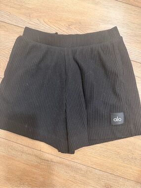 ALO Yoga Muse Black Ribbed Athletic Shorts 0428
